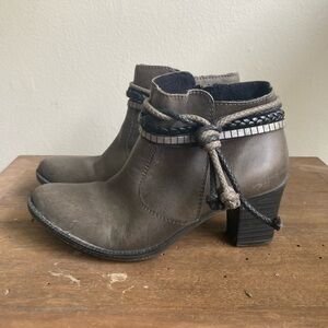 Brownish-Grey size 7 Rieker Antistress Leather Ankle Boots, Size 7.